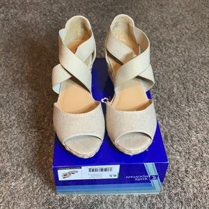 White Mountain Hudlin Tan Size 8.5